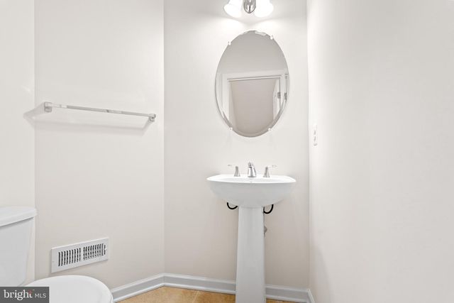 22550 OCEAN CLIFF SQ, Ashburn, VA 20148