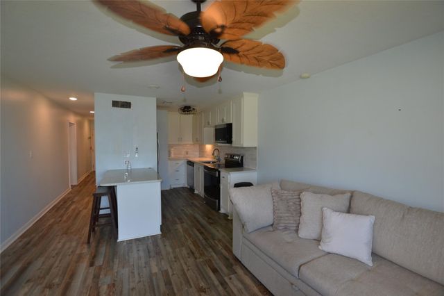 445 Carolcrest Lane 411, Livingston, TX 77351