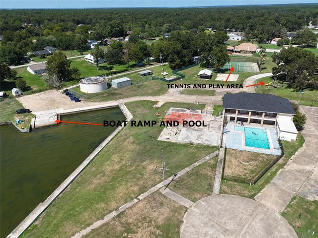 445 Carolcrest Lane 411, Livingston, TX 77351
