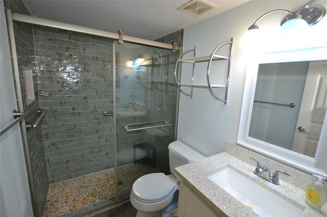 445 Carolcrest Lane 411, Livingston, TX 77351