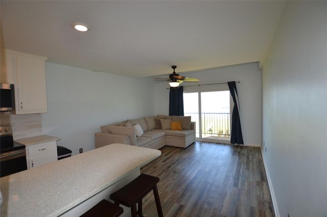 445 Carolcrest Lane 411, Livingston, TX 77351