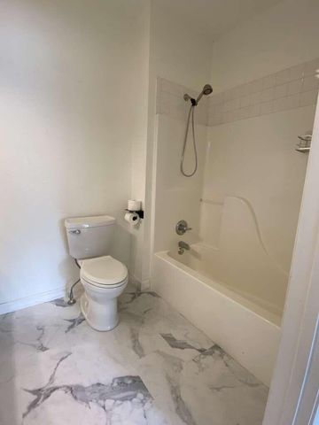 202 N Walnut Street, Anderson, MO 64831