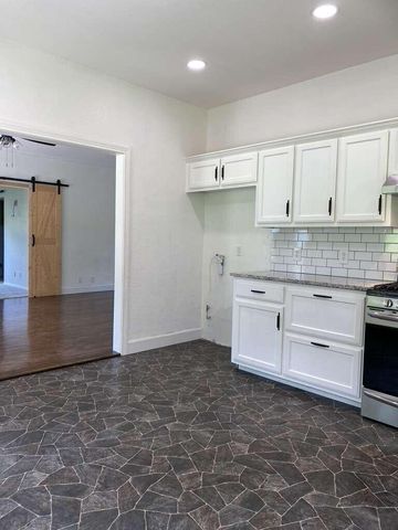 202 N Walnut Street, Anderson, MO 64831