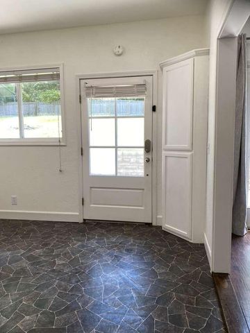 202 N Walnut Street, Anderson, MO 64831