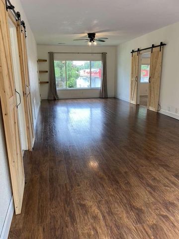 202 N Walnut Street, Anderson, MO 64831