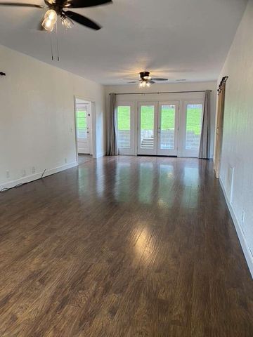 202 N Walnut Street, Anderson, MO 64831