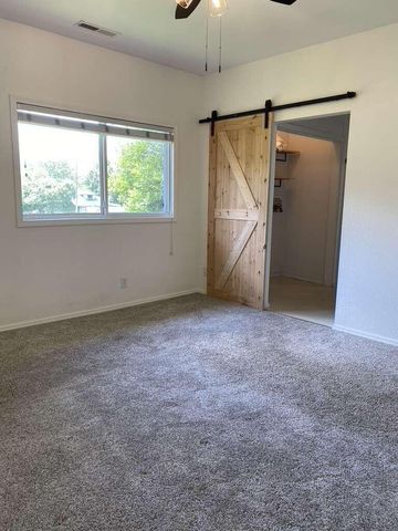 202 N Walnut Street, Anderson, MO 64831