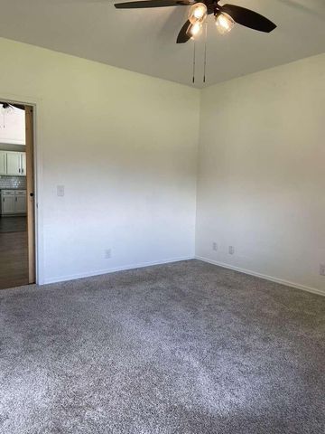 202 N Walnut Street, Anderson, MO 64831