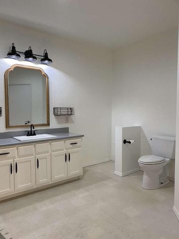 202 N Walnut Street, Anderson, MO 64831