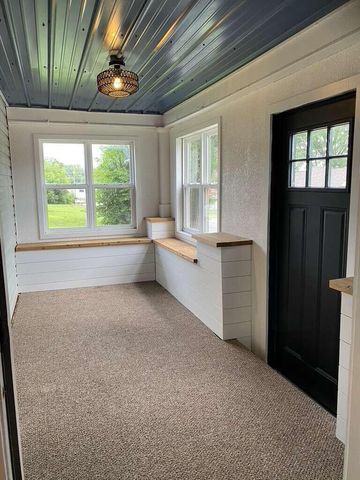 202 N Walnut Street, Anderson, MO 64831