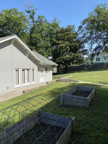 202 N Walnut Street, Anderson, MO 64831