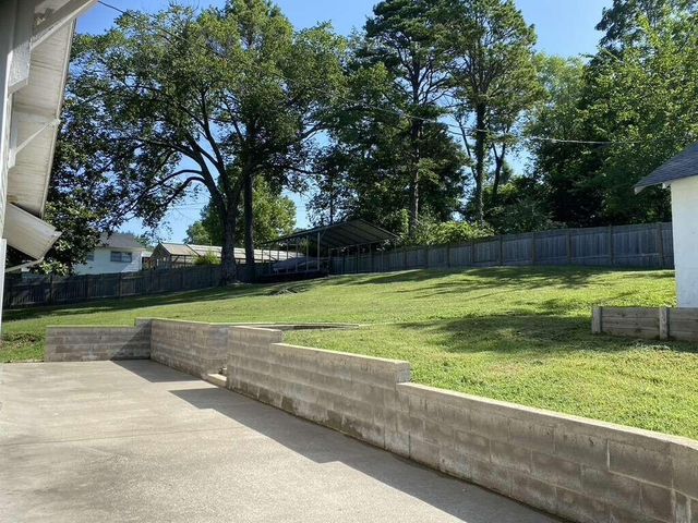 202 N Walnut Street, Anderson, MO 64831