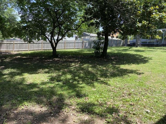 202 N Walnut Street, Anderson, MO 64831