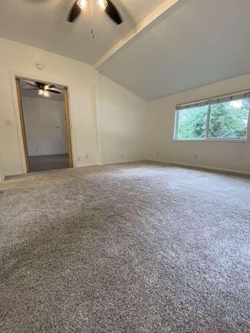 202 N Walnut Street, Anderson, MO 64831