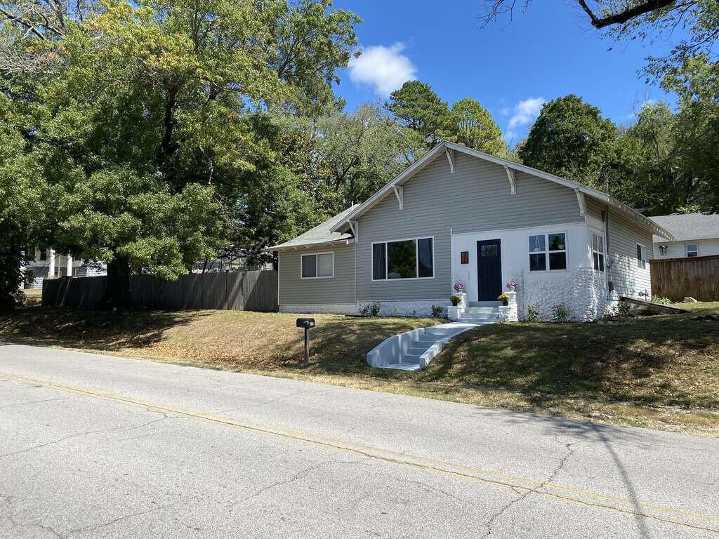 202 N Walnut Street, Anderson, MO 64831