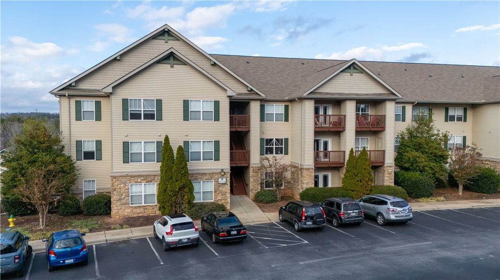 701 Harts Cove Way, Seneca, SC 29672