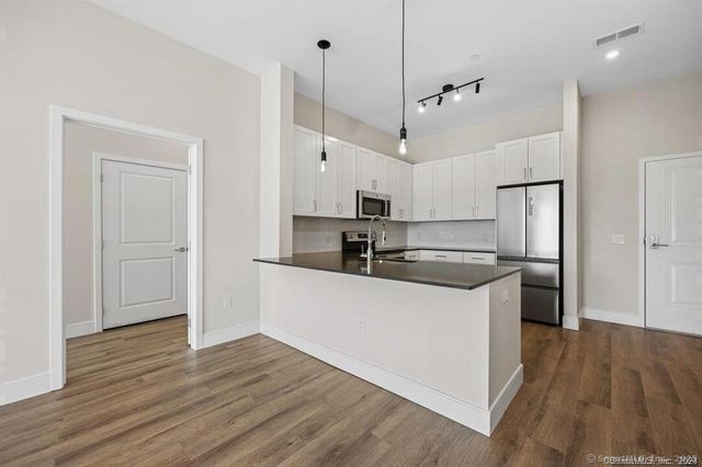 10a Willard Road 414, Norwalk, CT 06851