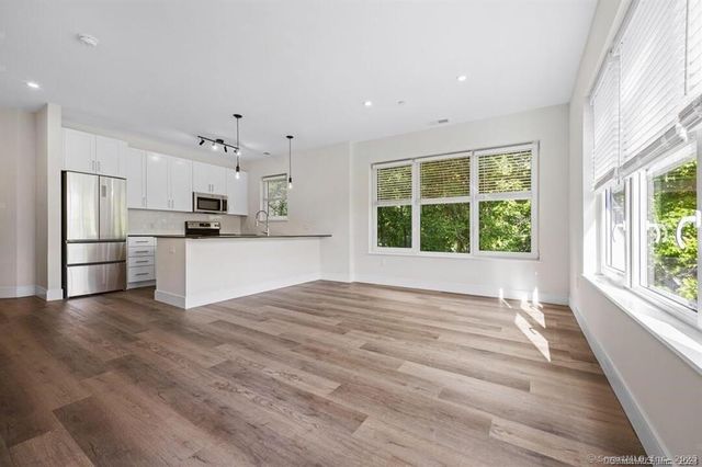 10a Willard Road 414, Norwalk, CT 06851