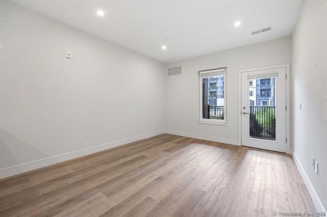 10a Willard Road 414, Norwalk, CT 06851