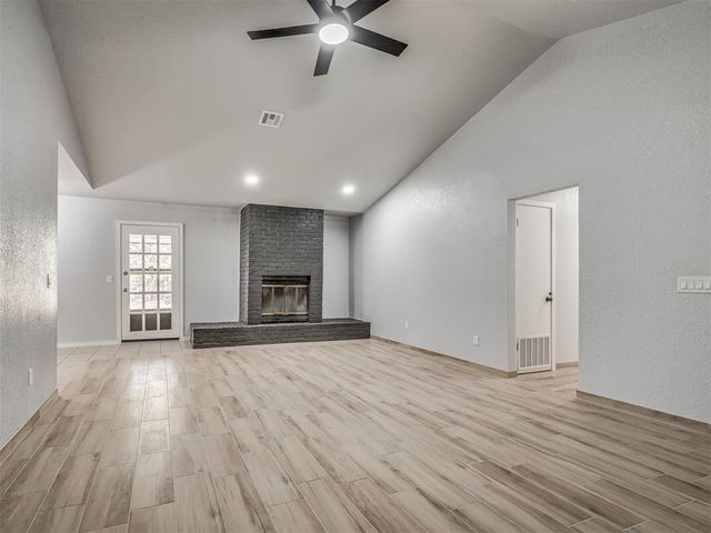 809 SW 27th Street, Moore, OK 73160