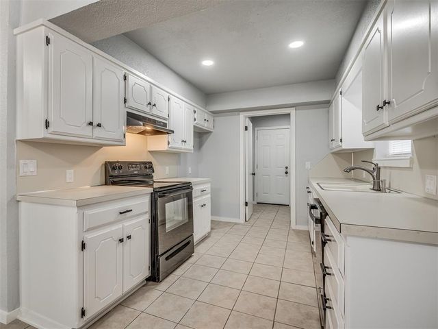 809 SW 27th Street, Moore, OK 73160