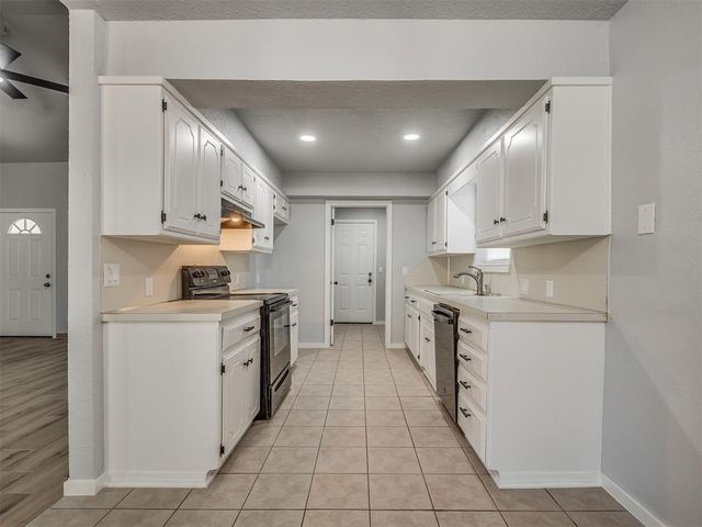 809 SW 27th Street, Moore, OK 73160