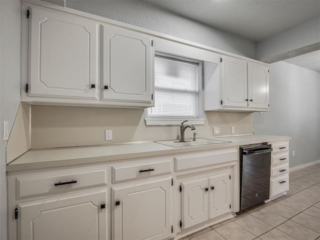 809 SW 27th Street, Moore, OK 73160