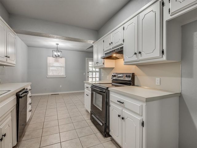 809 SW 27th Street, Moore, OK 73160