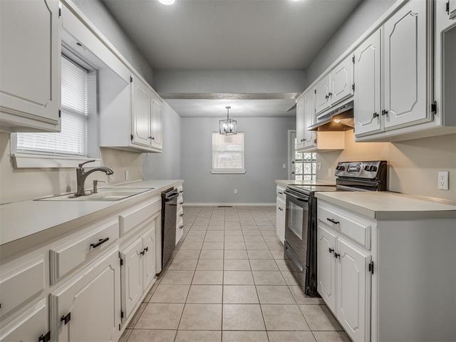 809 SW 27th Street, Moore, OK 73160