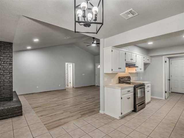 809 SW 27th Street, Moore, OK 73160