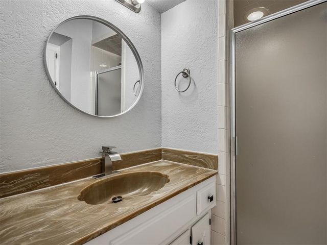 809 SW 27th Street, Moore, OK 73160