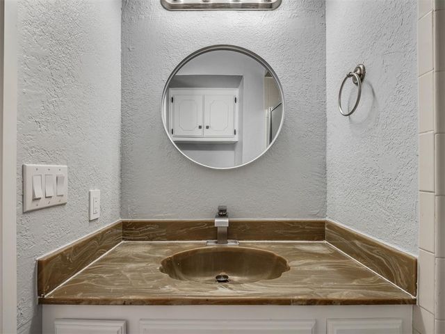 809 SW 27th Street, Moore, OK 73160