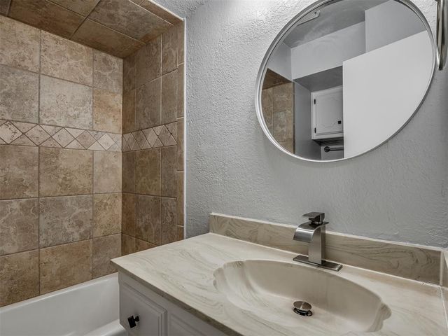 809 SW 27th Street, Moore, OK 73160