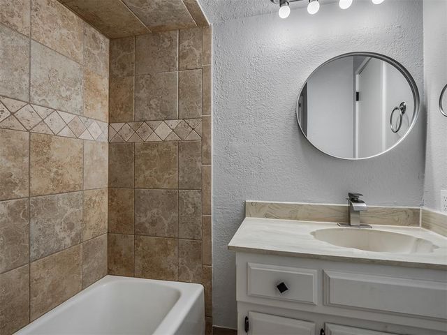 809 SW 27th Street, Moore, OK 73160