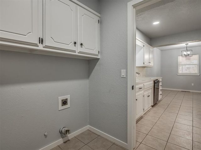 809 SW 27th Street, Moore, OK 73160