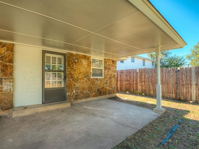 809 SW 27th Street, Moore, OK 73160