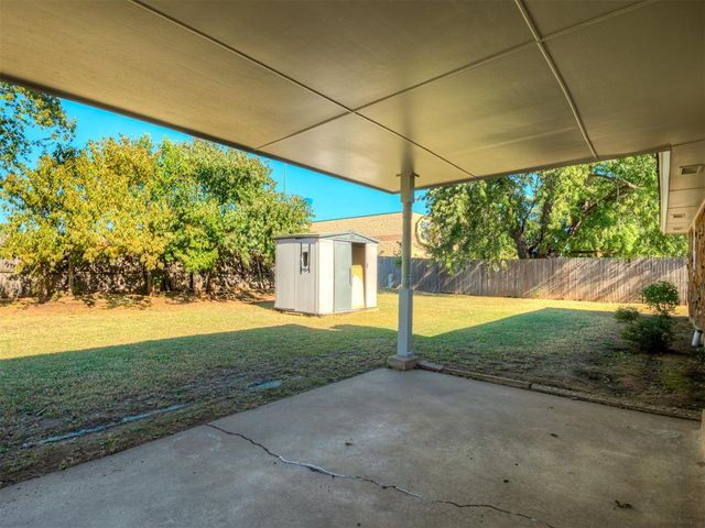 809 SW 27th Street, Moore, OK 73160