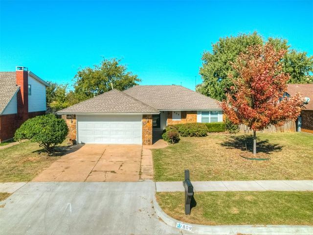 809 SW 27th Street, Moore, OK 73160