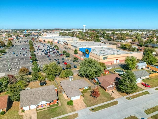 809 SW 27th Street, Moore, OK 73160