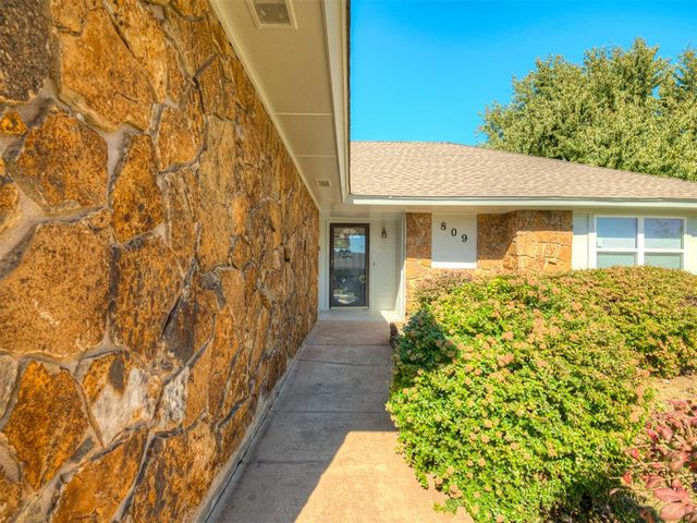 809 SW 27th Street, Moore, OK 73160