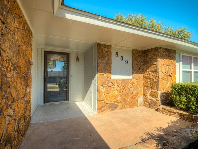 809 SW 27th Street, Moore, OK 73160