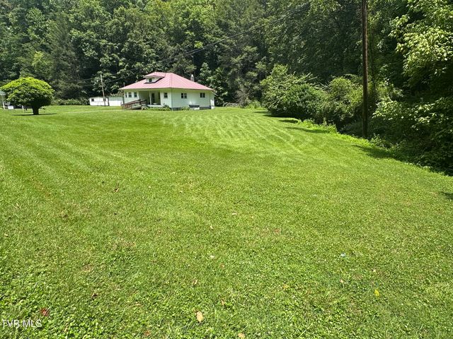 2065 Coeburn Road, Clintwood, VA 24228