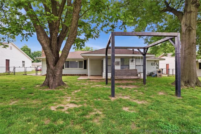 1309 E 13th Street, Okmulgee, OK 74447