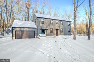 7813 LAKE SHORE DR, Pocono Lake, PA 18347