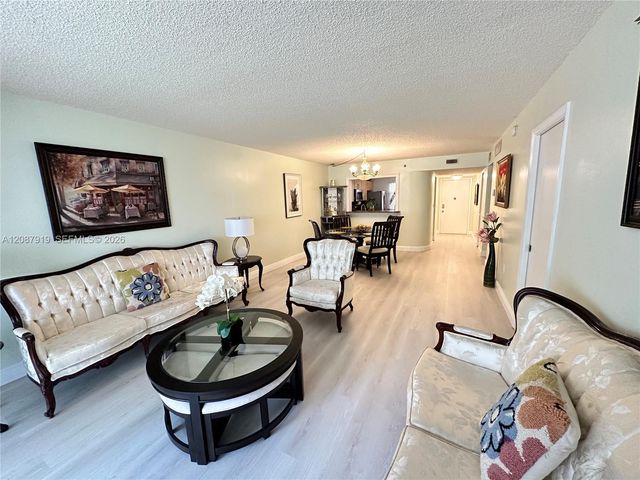 3910 Inverrary Boulevard 202-B, Lauderhill, FL 33319