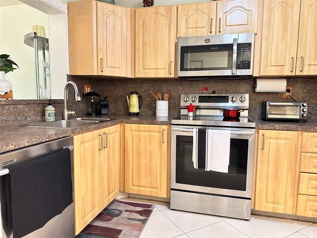 3910 Inverrary Boulevard 202-B, Lauderhill, FL 33319