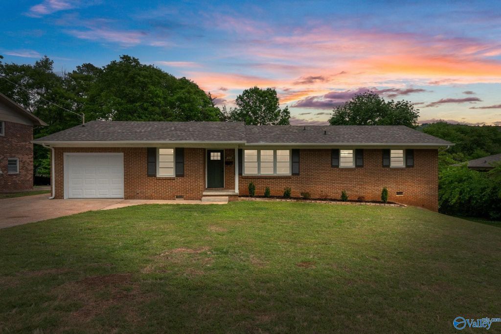 1930 Rosalie Ridge Drive NE, Huntsville, AL 35811