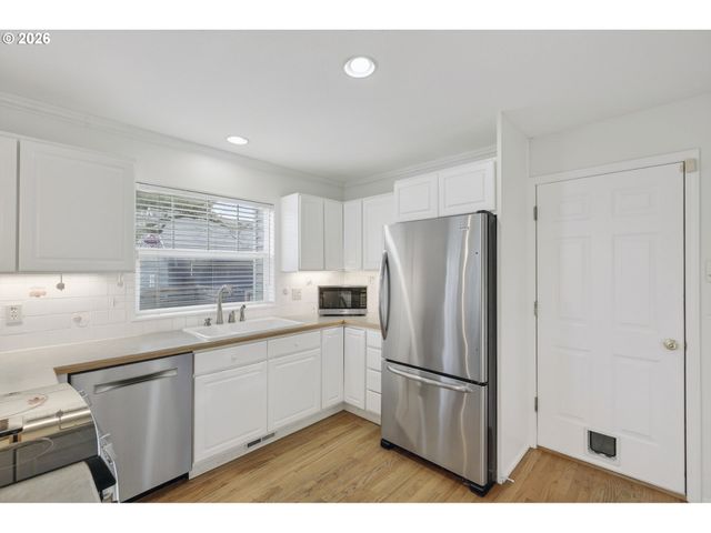 13617 Ne GLENDOVEER Ct, Portland, OR 97230