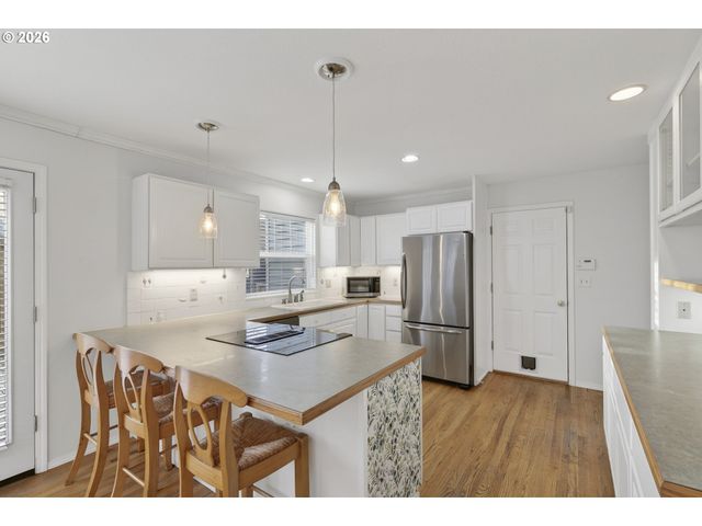 13617 Ne GLENDOVEER Ct, Portland, OR 97230