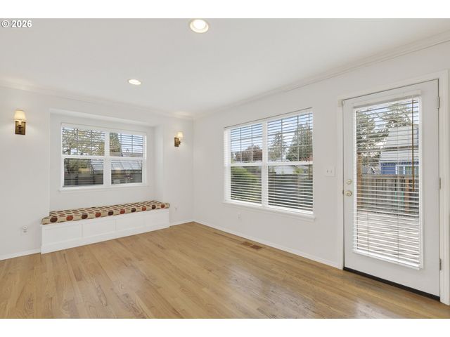 13617 Ne GLENDOVEER Ct, Portland, OR 97230